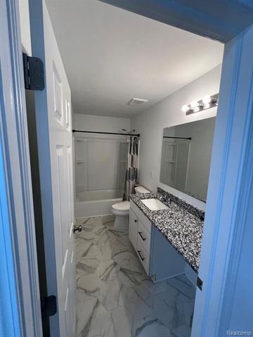 51949 Westend Drive, Shelby Twp, MI 48315