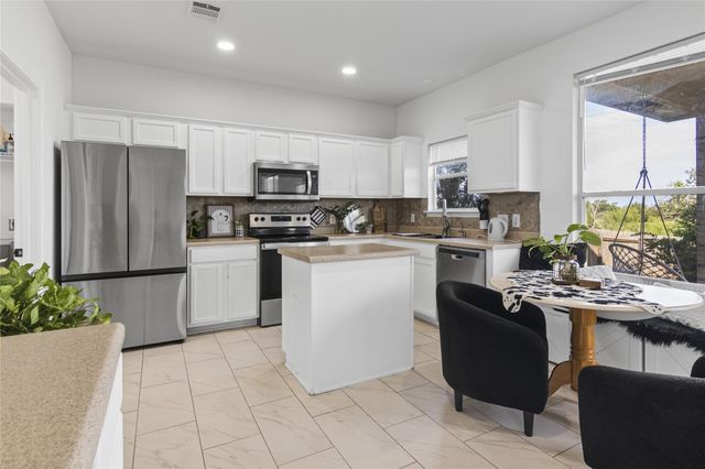 13524 Lyndon B Johnson ST, Manor, TX 78653