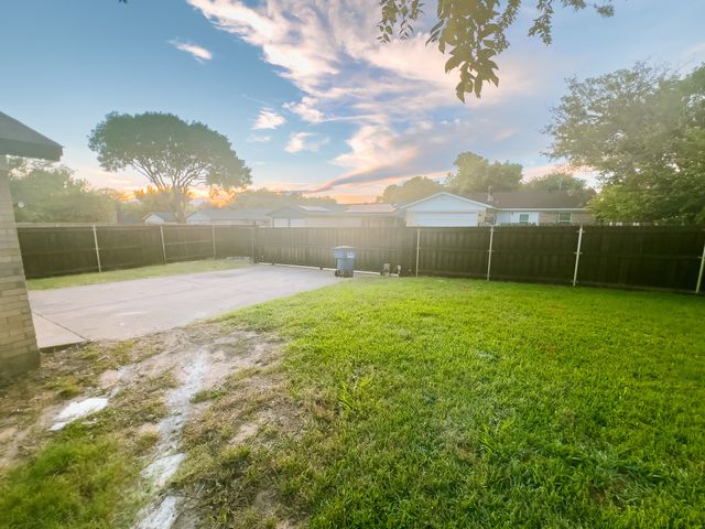 1037 Nancy Lane, Lancaster, TX 75134
