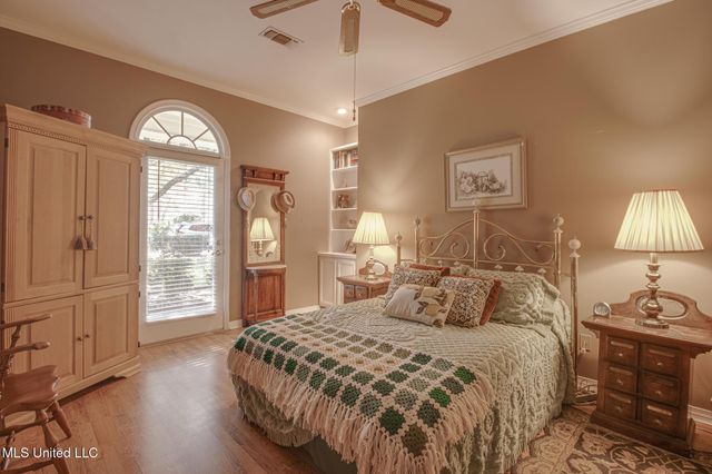 2588 Rue Palafox, Biloxi, MS 39531