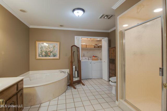 2588 Rue Palafox, Biloxi, MS 39531