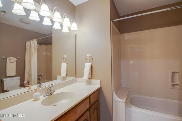 2588 Rue Palafox, Biloxi, MS 39531