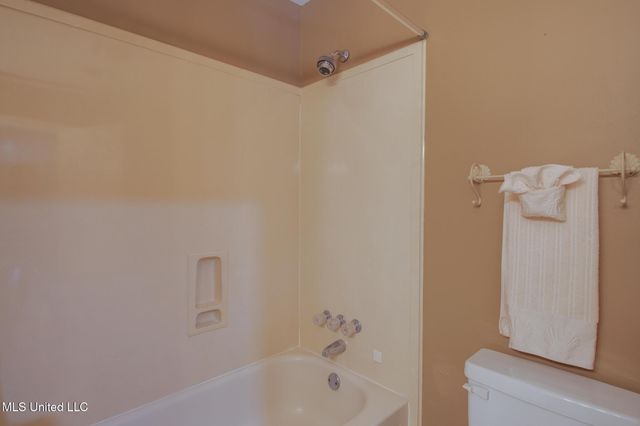 2588 Rue Palafox, Biloxi, MS 39531