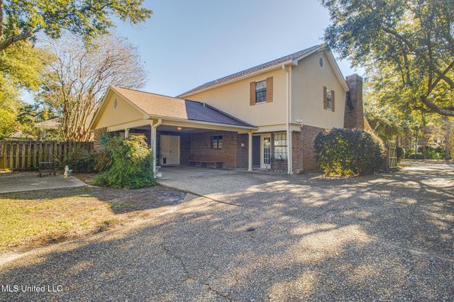 2588 Rue Palafox, Biloxi, MS 39531