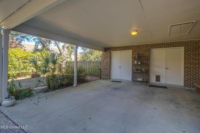 2588 Rue Palafox, Biloxi, MS 39531