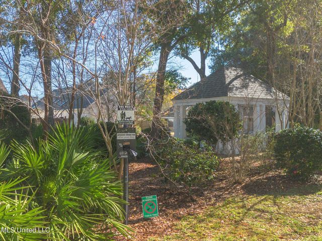 2588 Rue Palafox, Biloxi, MS 39531