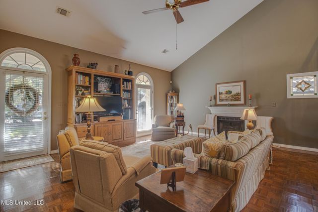 2588 Rue Palafox, Biloxi, MS 39531