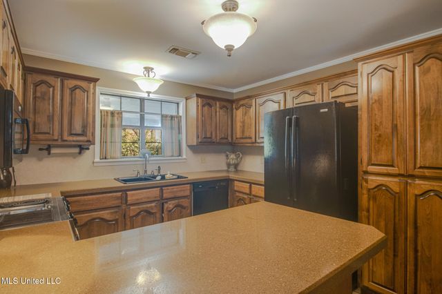 2588 Rue Palafox, Biloxi, MS 39531