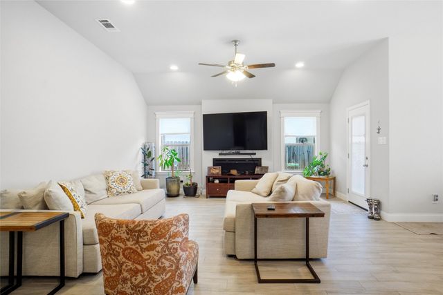 952 Sam Street, Springtown, TX 76082