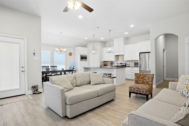 952 Sam Street, Springtown, TX 76082