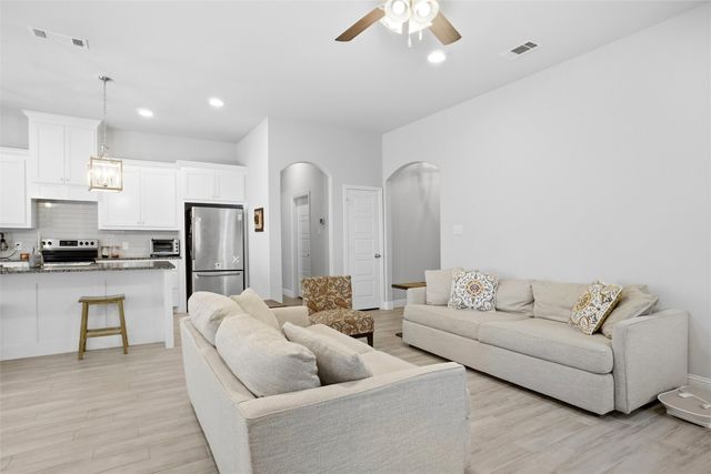952 Sam Street, Springtown, TX 76082