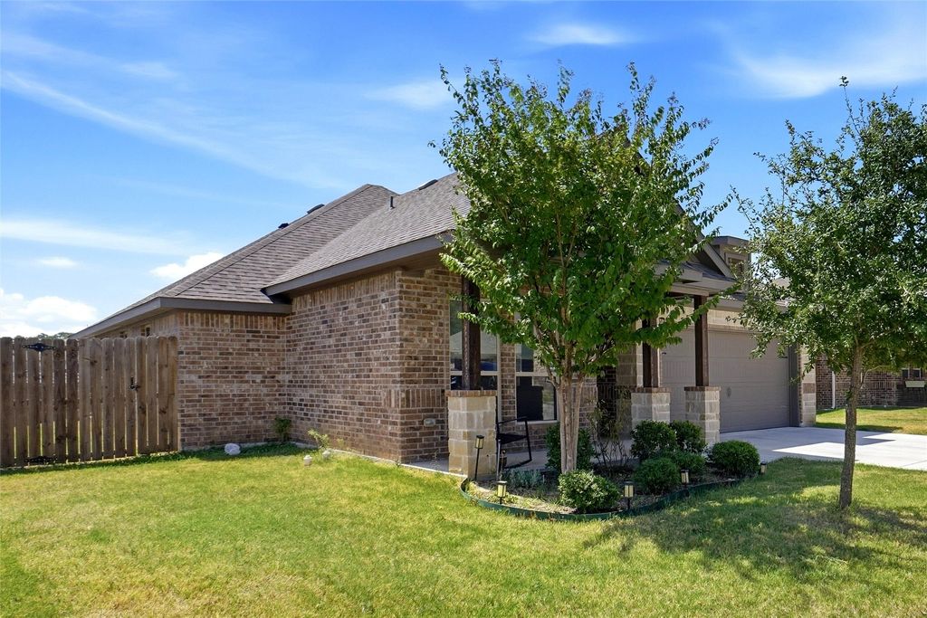 952 Sam Street, Springtown, TX 76082 — photo 4