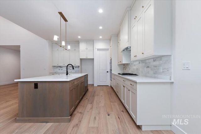 2136 N Hurtsville Ave, Kuna, ID 83634