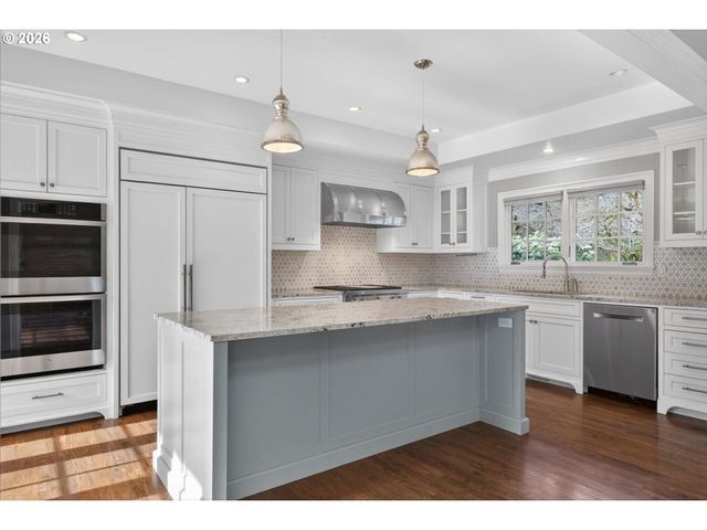 2628 GLENMORRIE Dr, Lake Oswego, OR 97034