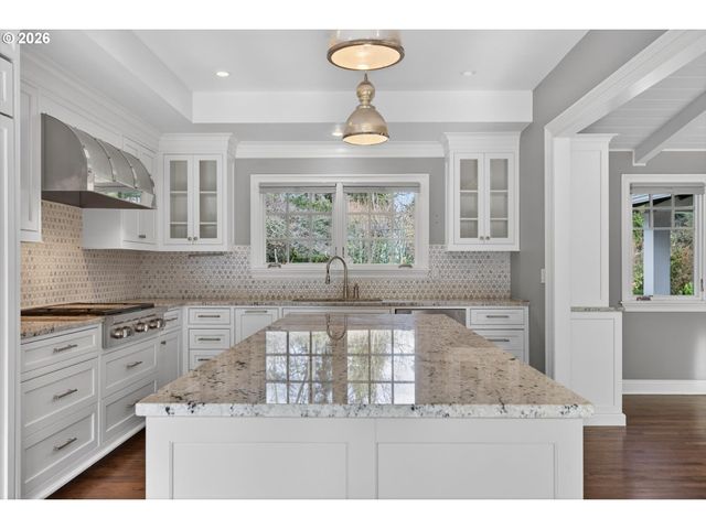 2628 GLENMORRIE Dr, Lake Oswego, OR 97034