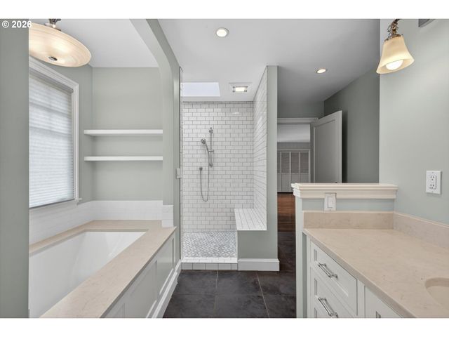 2628 GLENMORRIE Dr, Lake Oswego, OR 97034