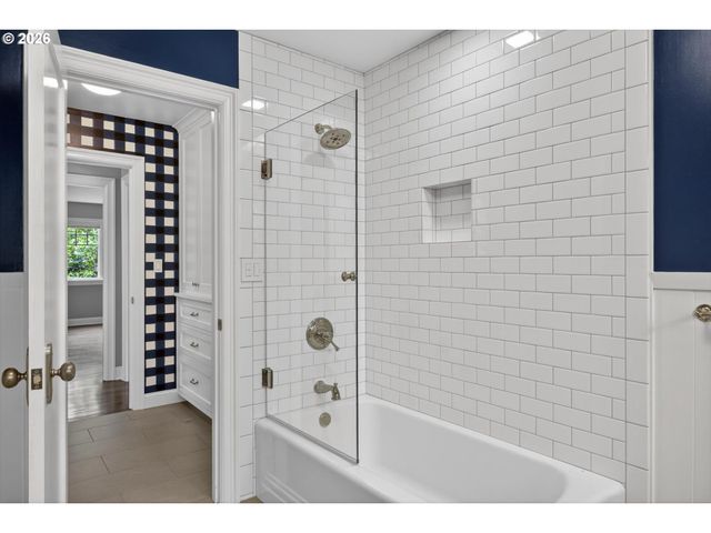 2628 GLENMORRIE Dr, Lake Oswego, OR 97034