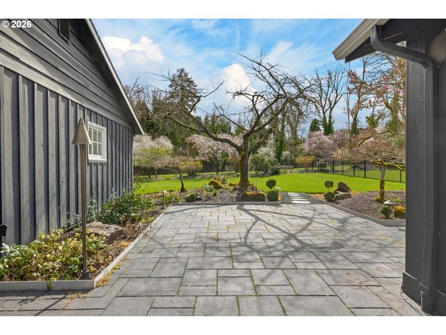 2628 GLENMORRIE Dr, Lake Oswego, OR 97034