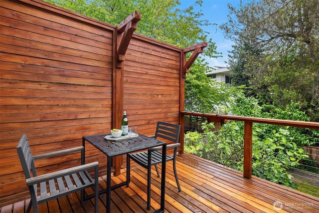 4018 2nd Avenue NE, Seattle, WA 98105