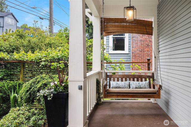 4018 2nd Avenue NE, Seattle, WA 98105