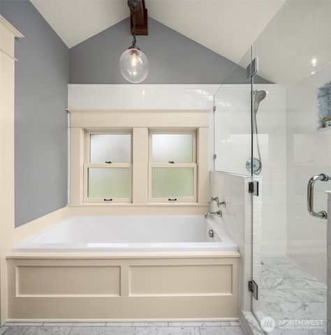 4018 2nd Avenue NE, Seattle, WA 98105