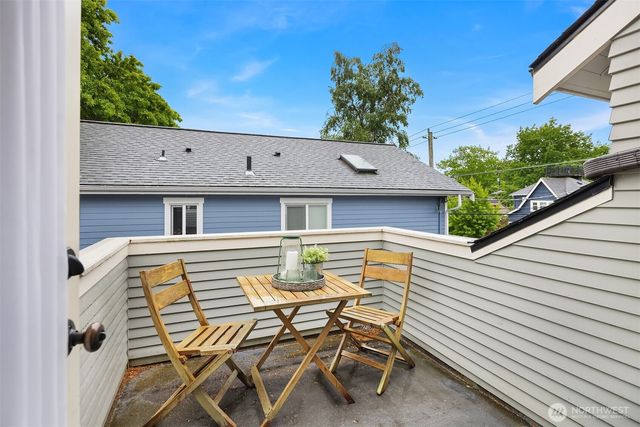 4018 2nd Avenue NE, Seattle, WA 98105
