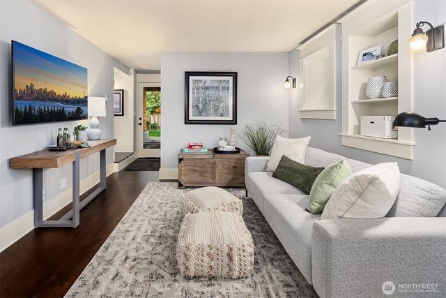 4018 2nd Avenue NE, Seattle, WA 98105