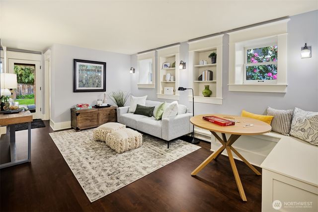 4018 2nd Avenue NE, Seattle, WA 98105
