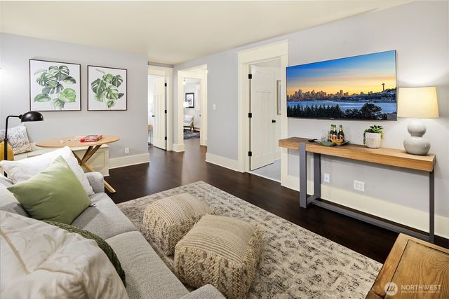 4018 2nd Avenue NE, Seattle, WA 98105