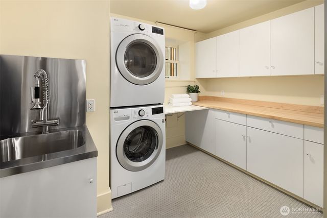 4018 2nd Avenue NE, Seattle, WA 98105