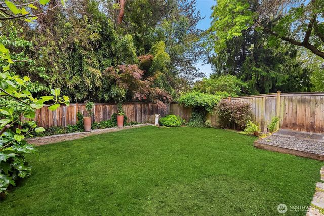 4018 2nd Avenue NE, Seattle, WA 98105
