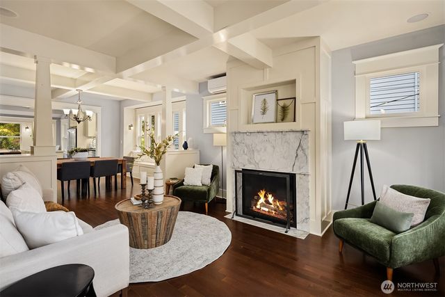 4018 2nd Avenue NE, Seattle, WA 98105