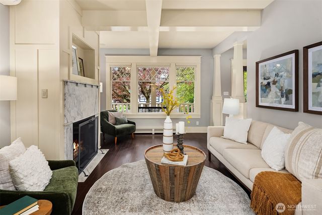 4018 2nd Avenue NE, Seattle, WA 98105