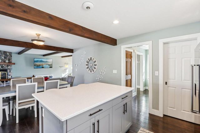 1254 Lambeth ROAD, Waukesha, WI 53189