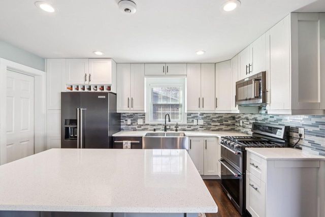 1254 Lambeth ROAD, Waukesha, WI 53189