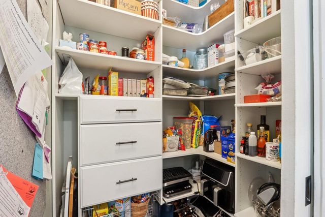 1254 Lambeth ROAD, Waukesha, WI 53189