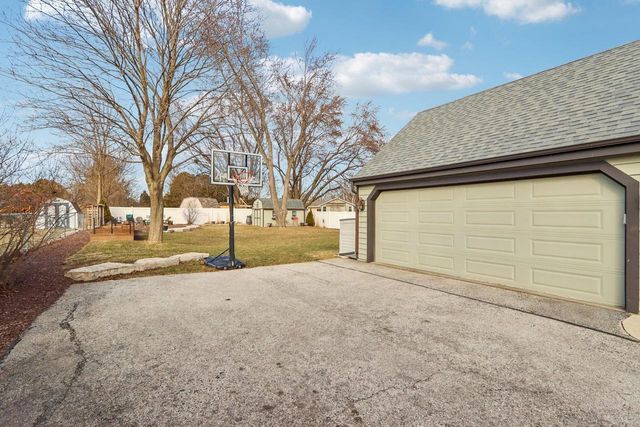 1254 Lambeth ROAD, Waukesha, WI 53189