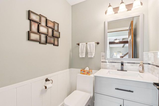 1254 Lambeth ROAD, Waukesha, WI 53189