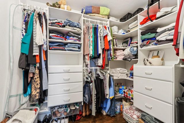 1254 Lambeth ROAD, Waukesha, WI 53189