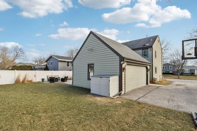 1254 Lambeth ROAD, Waukesha, WI 53189