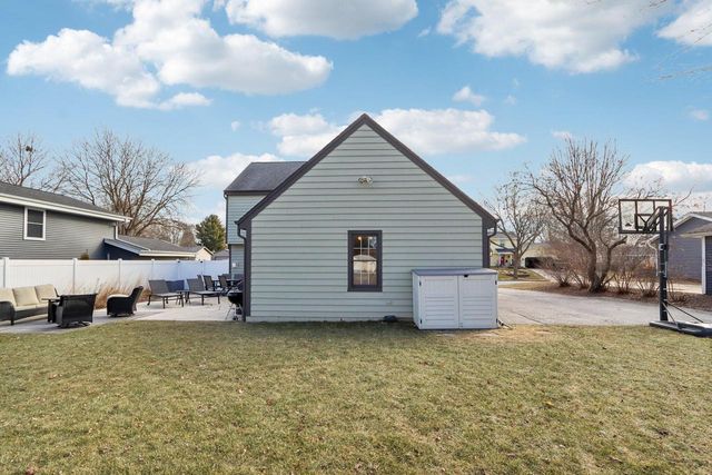 1254 Lambeth ROAD, Waukesha, WI 53189