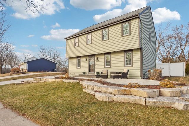 1254 Lambeth ROAD, Waukesha, WI 53189