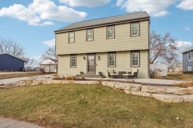 1254 Lambeth ROAD, Waukesha, WI 53189