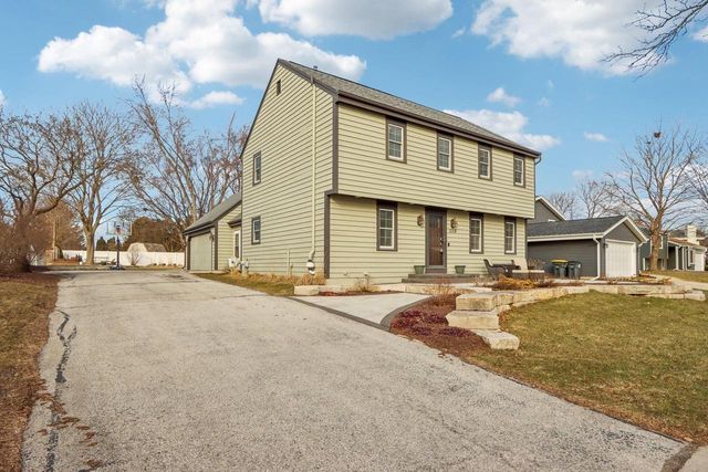 1254 Lambeth ROAD, Waukesha, WI 53189