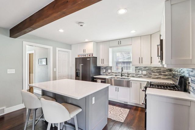 1254 Lambeth ROAD, Waukesha, WI 53189