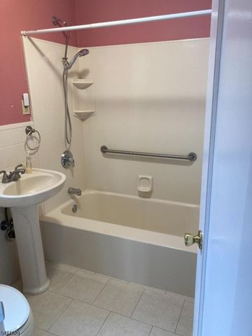 380 Main St 9, Chatham Boro, NJ 07928