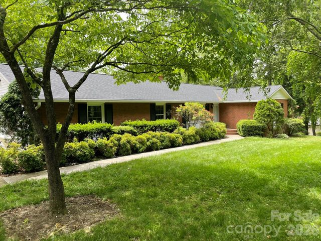 38 Westridge Drive, Asheville, NC 28803