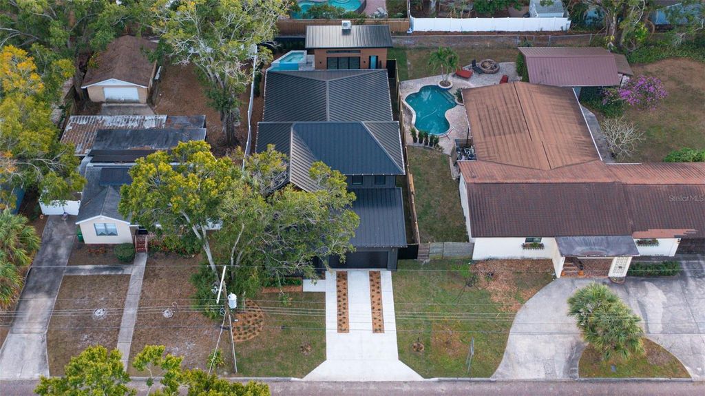 Image 12 of property listing at 708 W KENTUCKY AVENUE, Tampa, FL 33603