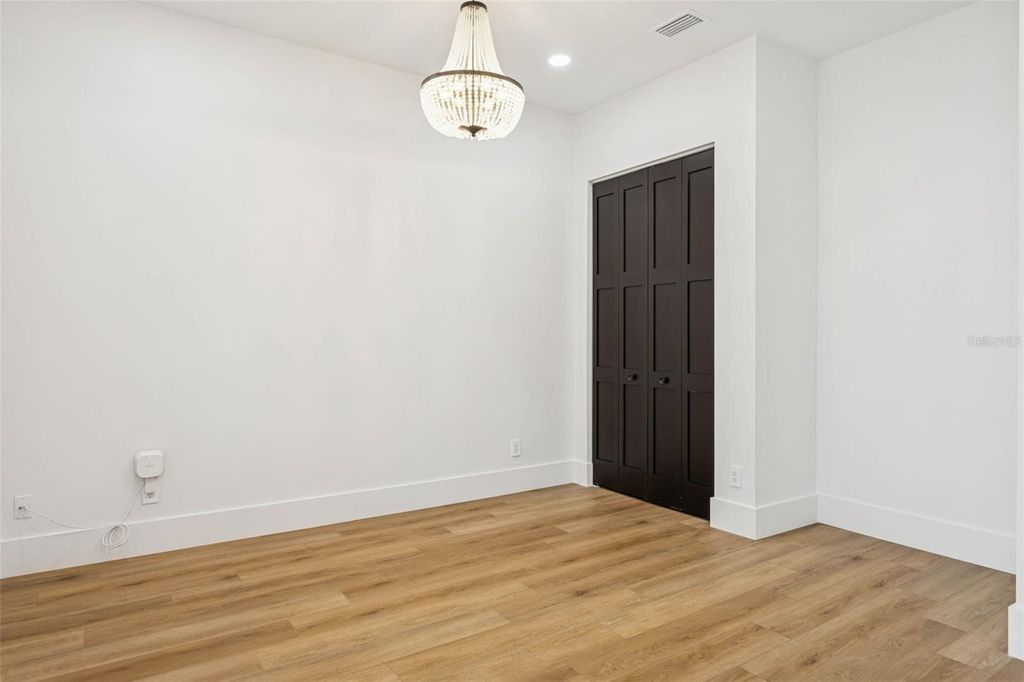 Image 16 of property listing at 708 W KENTUCKY AVENUE, Tampa, FL 33603