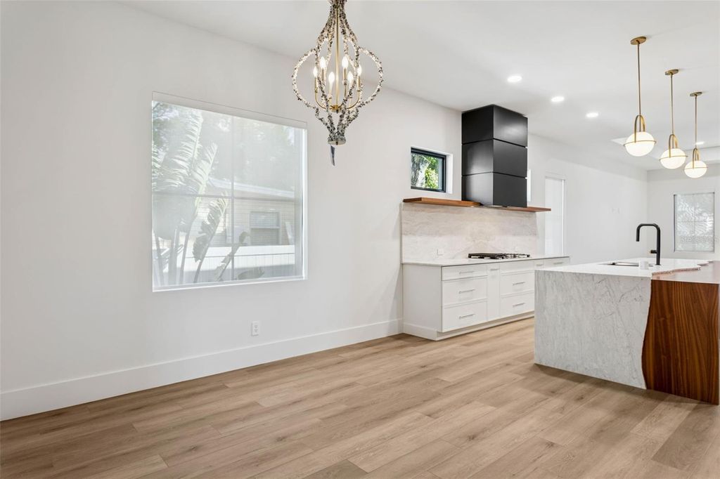 Image 22 of property listing at 708 W KENTUCKY AVENUE, Tampa, FL 33603